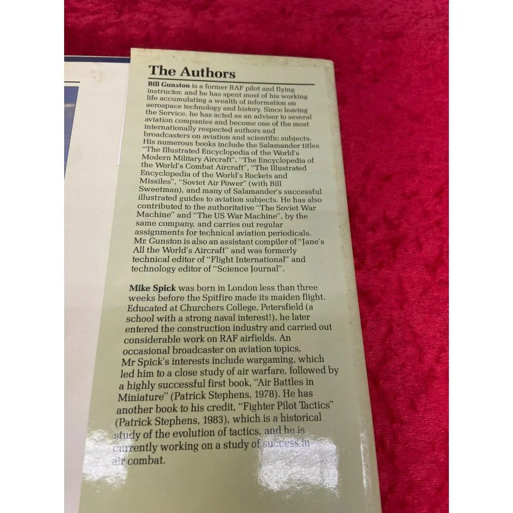 Modern Air Combat Published‎ Crescent Books 1983